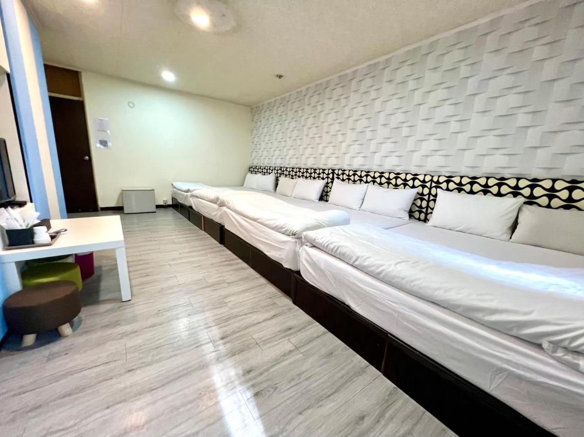 Fengjia Pig'S House Apartment Taichung Bagian luar foto