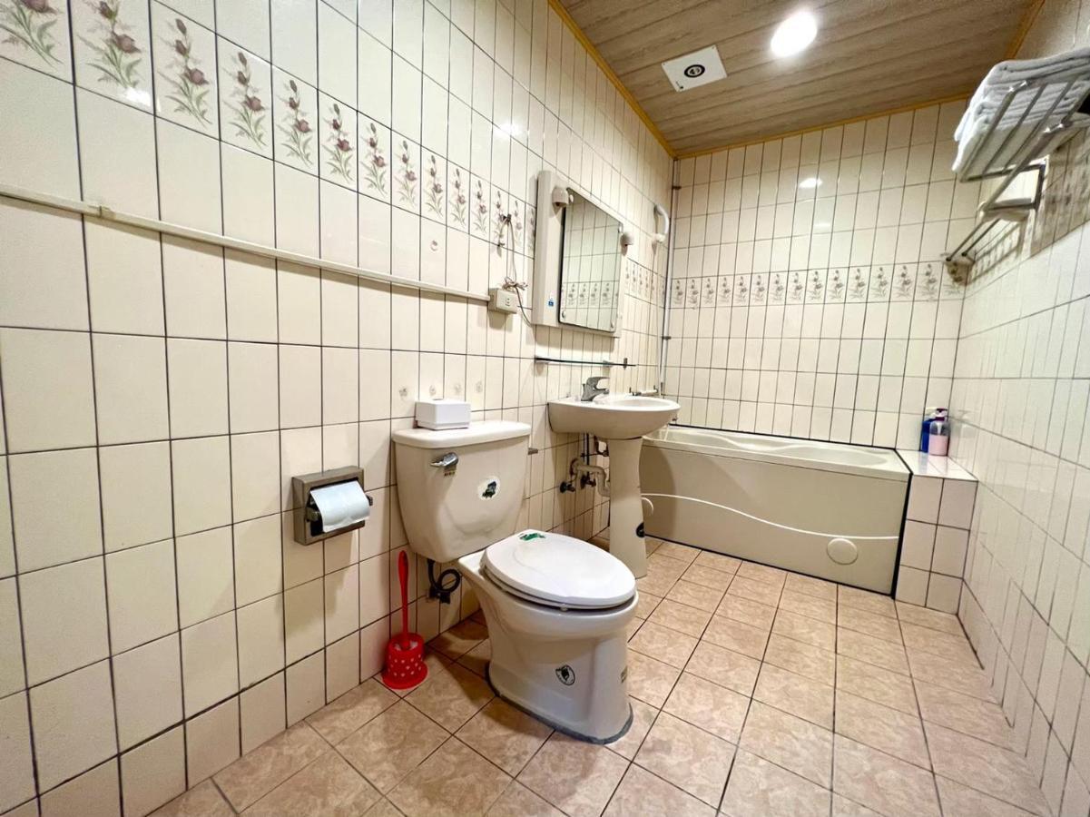 Fengjia Pig'S House Apartment Taichung Bagian luar foto
