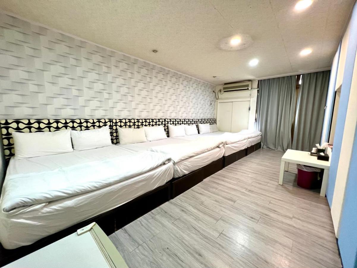 Fengjia Pig'S House Apartment Taichung Bagian luar foto